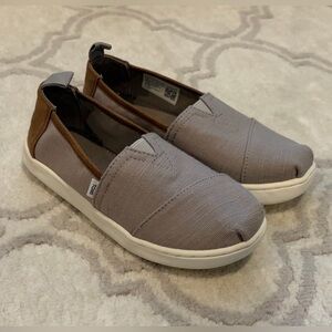 Boy’s Toms slip on shoes, size 13